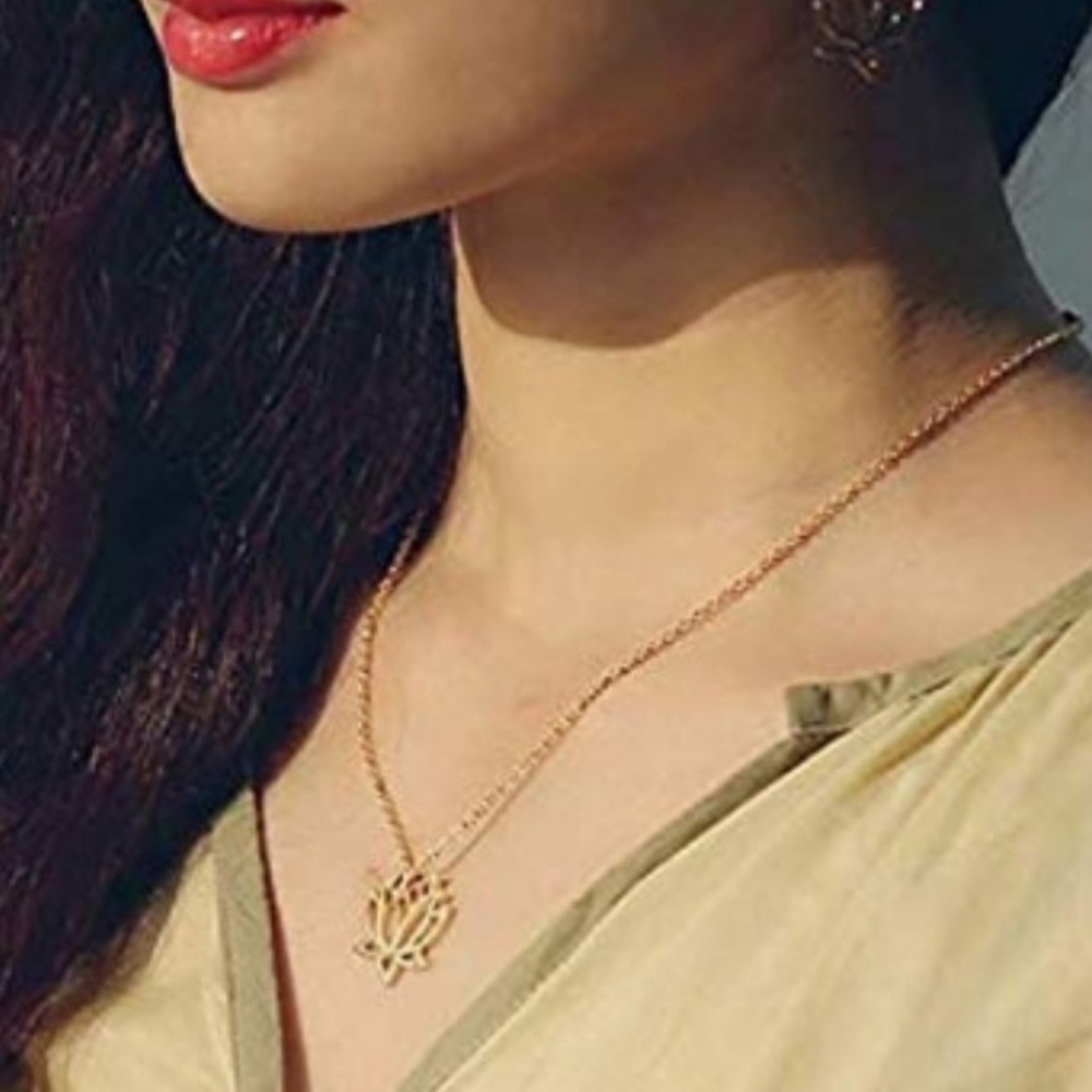 NEW Gold Lotus Pendant Necklace - Picture 1 of 4